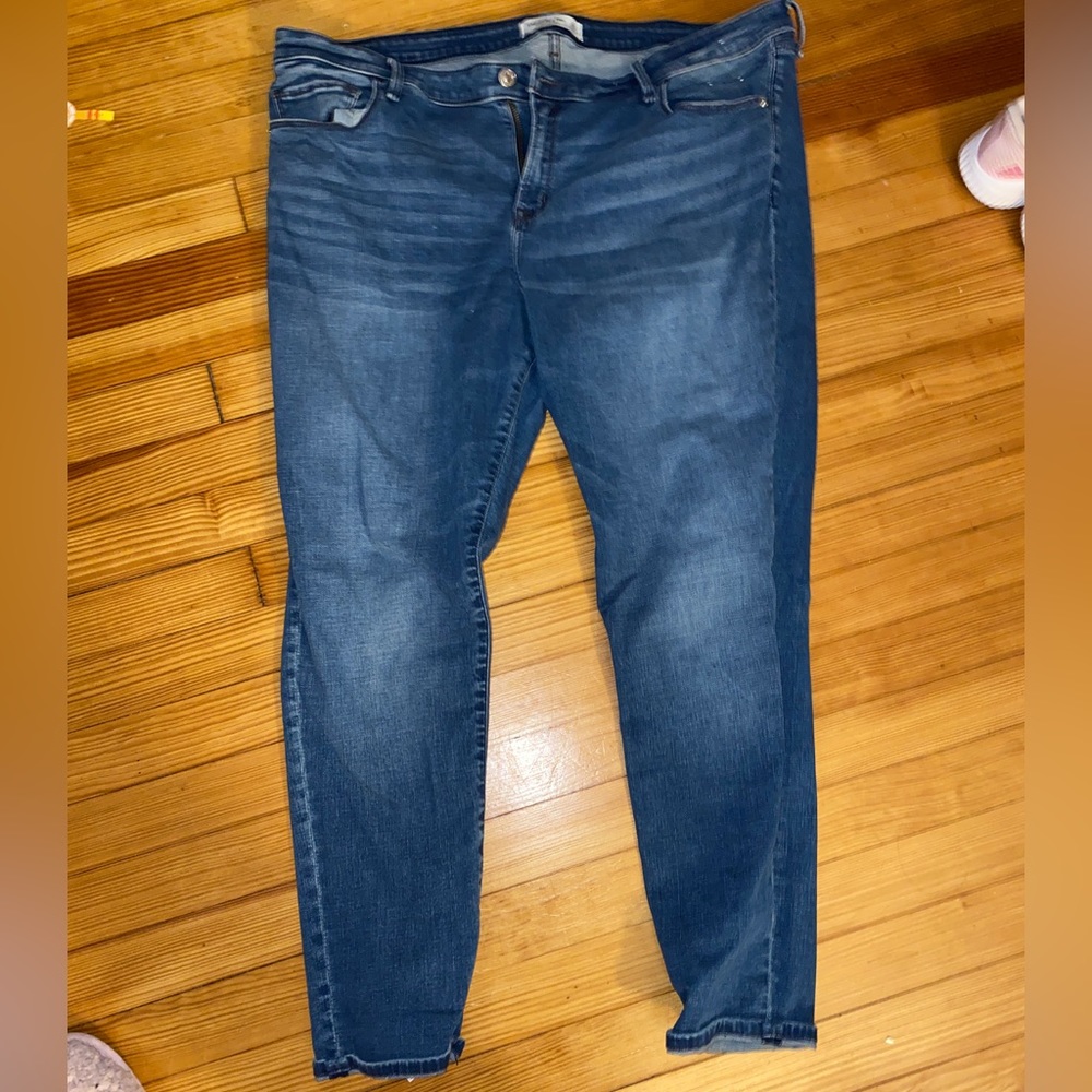 ABERCROMBIE AND FITCH super skinny midrise.